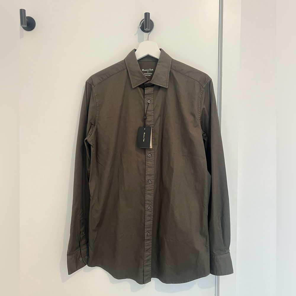 Men’s Massimo Dutti green button up smart shirt. Never worn with tag. Size M